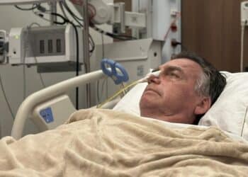 Bolsonaro agradece 'apoio internacional' após cirurgia no intestino