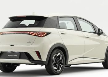 Brasileiros em festa com o BYD Dolphin 2026 que já tem data para estrear no Brasil!