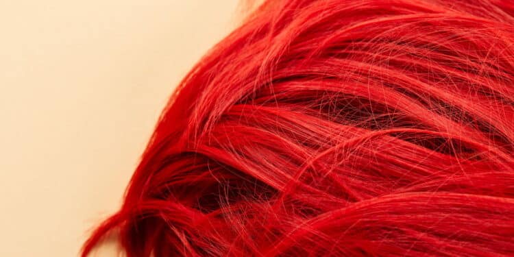 Imagem de cabelo com cor forte - Créditos: depositphotos.com / AntonMatyukha