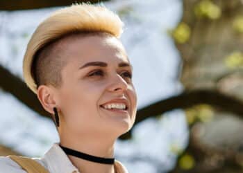 Mulher com cabelo raspado - Créditos: depositphotos.com / HayDmitriy