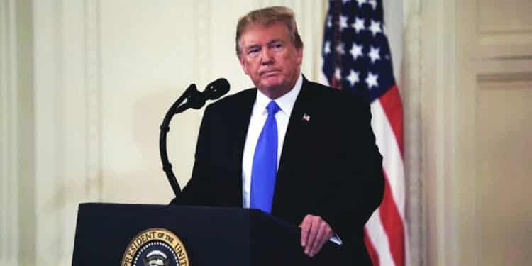 Trump tenta deportar venezuelanos e é barrado pela Suprema Corte