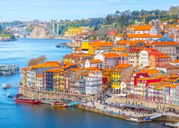 Brasileiros se indignam ao sofrer xenofobia em Portugal!