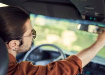 Lei dos retrovisores já está valendo em 2025 e pega motoristas desprevenidos!