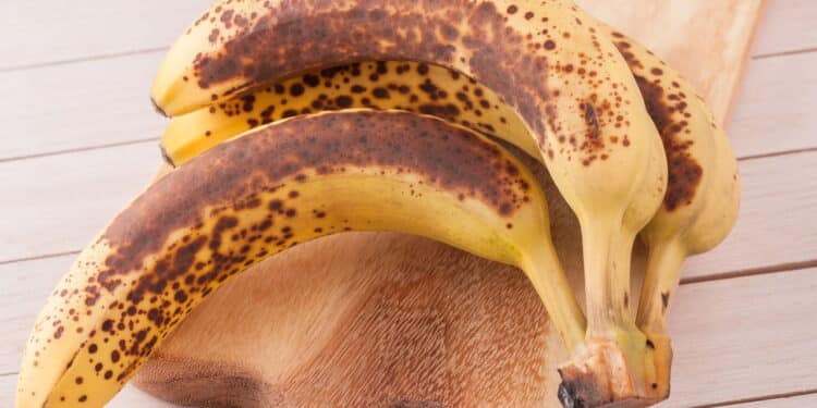 Este item de cozinha simples faz suas bananas durarem muito mais sem escurecer