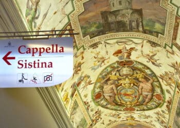 Conclave: primeira fumaça sai de chaminé da Capela Sistina; veja os detalhes da escolha do novo papa
