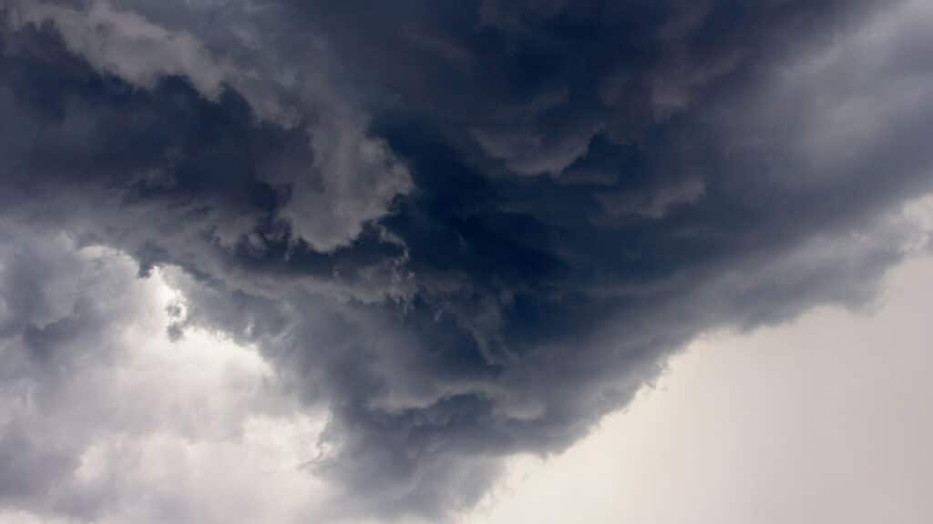 Inmet emite alerta amarelo e alerta população para risco de granizo e tempestades