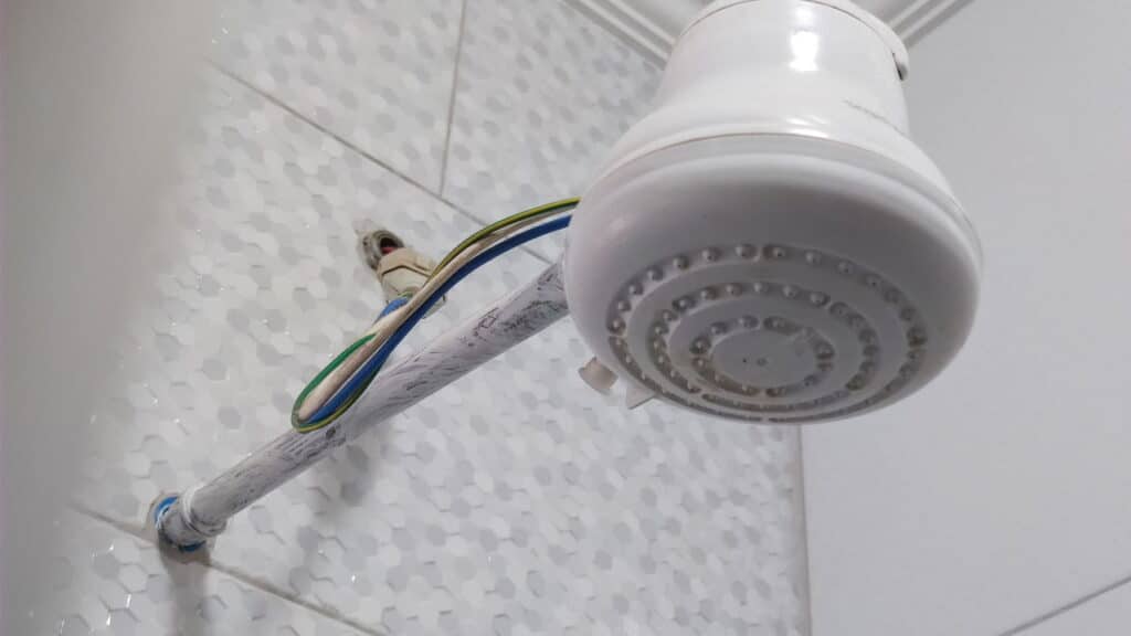 Veja as melhores dicas para curtir banhos quentes e ainda economizar energia