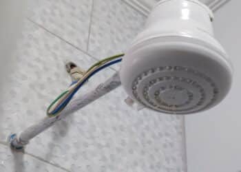 Veja as melhores dicas para curtir banhos quentes e ainda economizar energia