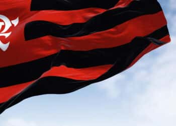 Flamengo surpreende e fecha com meia campeão da Champions League