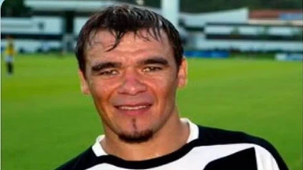 Ex-zagueiro do Santos é preso em operação por tráfico de drogas