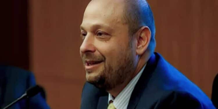 Governo Lula anuncia demissão do presidente do INSS