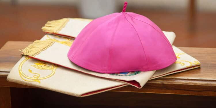 Conclave: chaminé da fumaça que revela novo papa já está pronta; veja detalhes