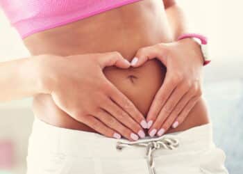 Este alimento é um dos melhores para desinchar a barriga e regular o intestino naturalmente