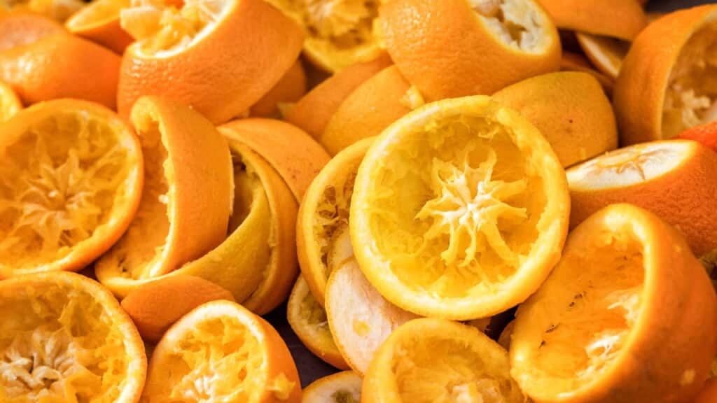 Não jogue fora as cascas de laranja e veja truques fáceis que vão mudar sua casa