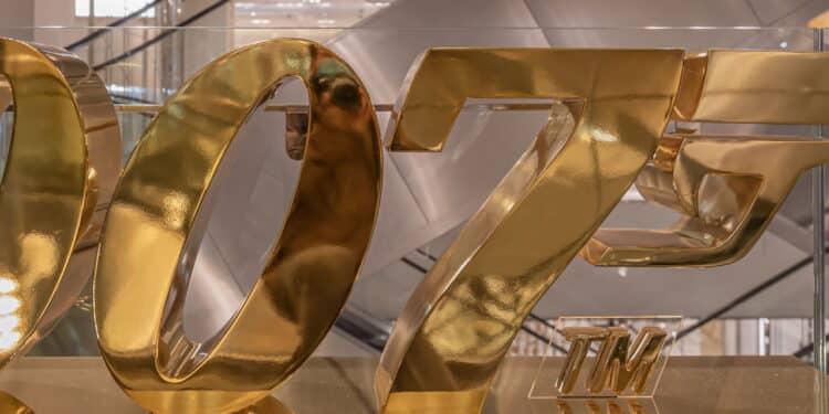 Famoso ator da franquia 007 tem morte confirmada