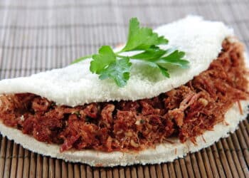 Tapioca ou pão francês? Saiba qual é a melhor escolha para o seu café da manhã saudável