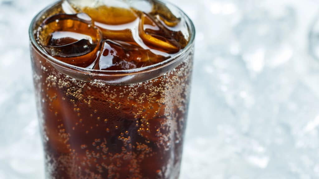 Coca-Cola muda fórmula e troca xarope por açúcar da cana: veja impactos na sua saúde
