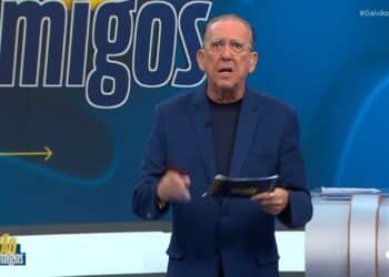 Galvão Bueno surpreende e sugere comentarista famoso auxiliar de Ancelotti