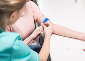 Primeiro exame de sangue para detectar Alzheimer é aprovado!