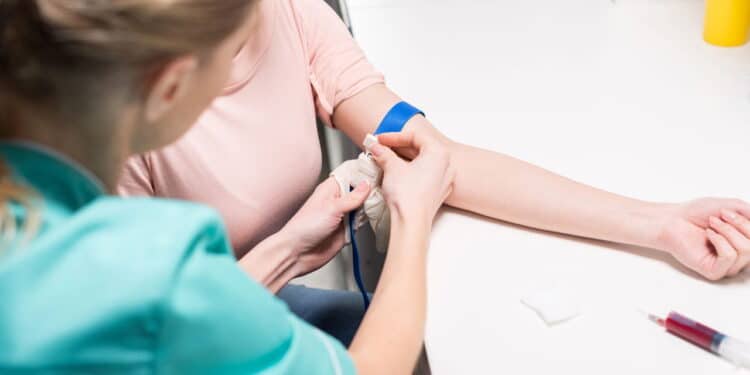 Primeiro exame de sangue para detectar Alzheimer é aprovado!