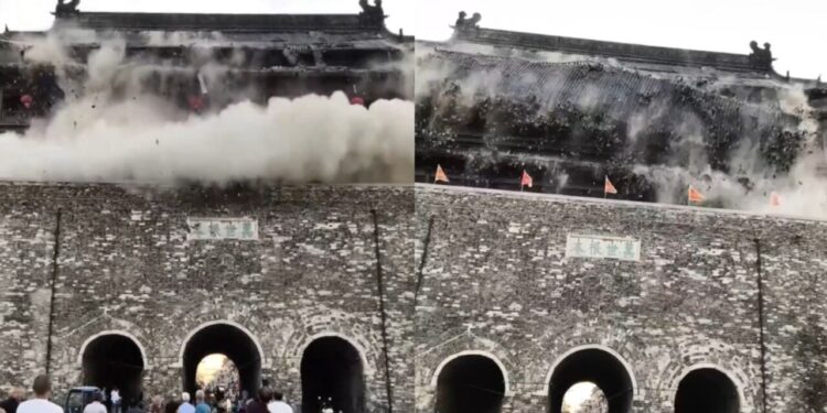 Imagens impressionantes: torre de 650 anos desaba na China e turistas escapam por um triz