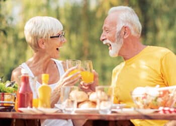 Psicologia revela os 4 hábitos que pessoas felizes praticam cotidianamente
