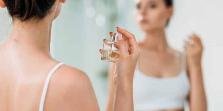 Revelados os 5 perfumes irresistíveis que deixam os homens completamente loucos