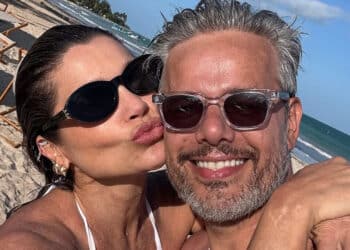 Otaviano Costa revela que está morando sozinho e fala sobre afastamento de Flávia Alessandra