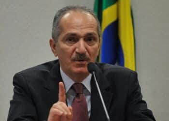 Clima esquenta: Moraes ameaça prender Aldo Rebelo durante depoimento