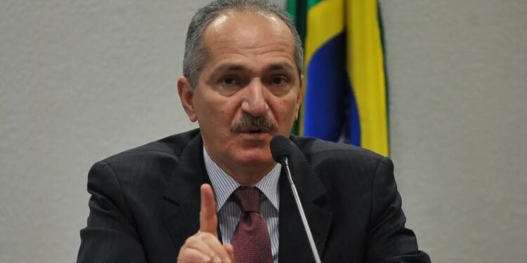 Clima esquenta: Moraes ameaça prender Aldo Rebelo durante depoimento