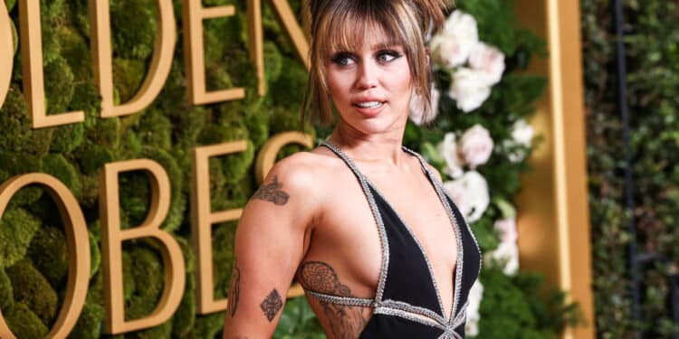 Miley Cyrus vai parar na UTI após cena de novo clipe; entenda