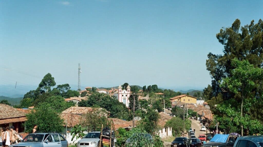 Conheça a cidade de Minas que virou refúgio ideal no frio e ganhou o título de ‘capital da tranquilidade’