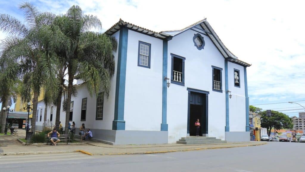 https://www.instagram.com/prefeituramunicipaldelavras/