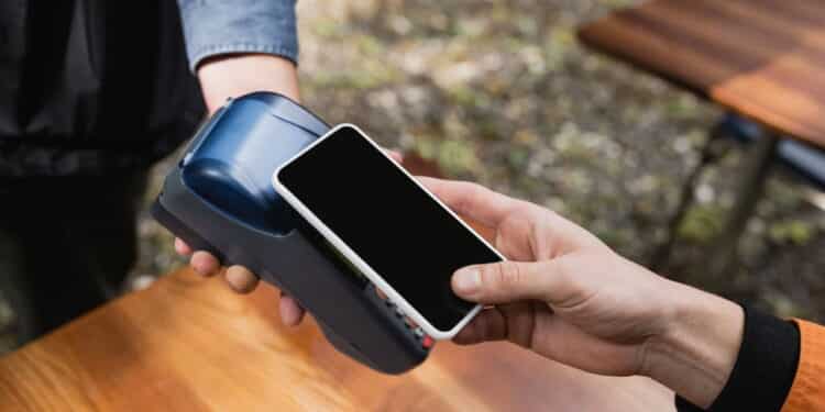 Alerta! Donos de cartão de crédito no celular correm este risco; veja como se proteger