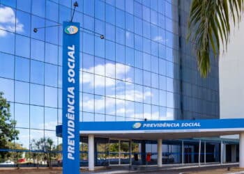 Lula discute com ministros plano do INSS para devolver valores aos aposentados