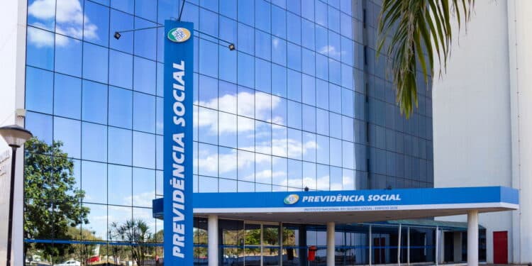 INSS mira 13 entidades em mega investigação; veja os detalhes