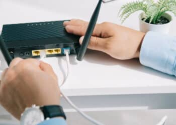 Veja as 3 coisas que você nunca deve deixar perto do seu roteador se quiser uma internet rápida