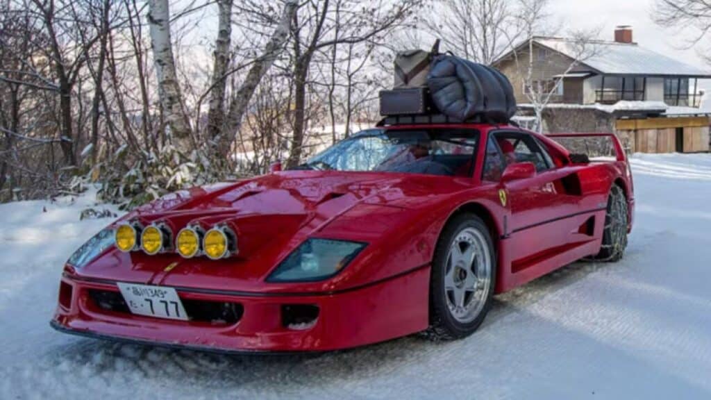 Colecionador surpreende ao usar Ferrari F40 de R$ 17 milhões como carro de acampamento!