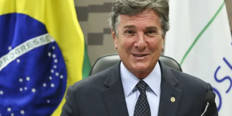 Conheça a prisão domiciliar de Collor: vista para o mar, piscina privativa, 4 suítes e mais
