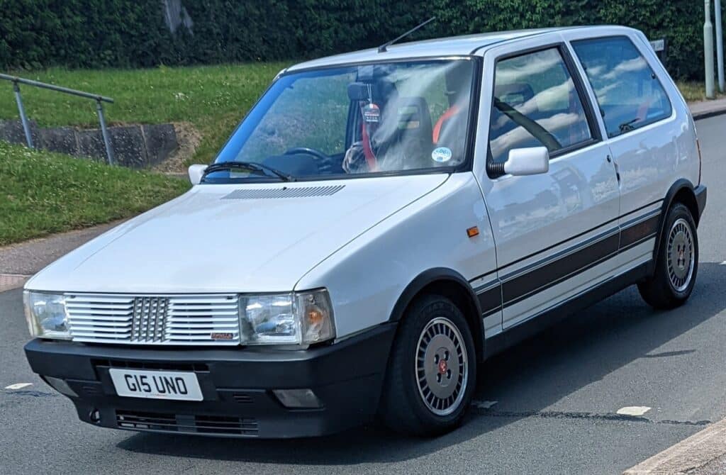 Finalmente descobriram qual carro é mais econômico: Palio ou Uno!