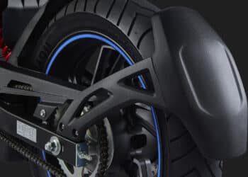 Pilotos em festa com novo lançamento de moto Haojue DL 160 em parceria com Suzuki