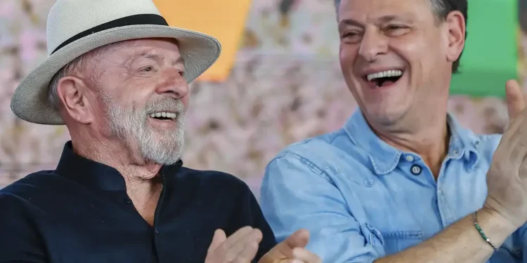 Lula insiste em regulamentar as redes sociais e divide opiniões no Brasil