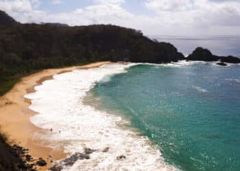 Brasil conquista a melhor praia do mundo, derrotando o paraísos como Havaí e o Caribe!