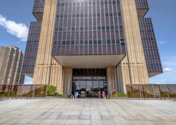 Banco Central anuncia falência de dois bancos famosos e preocupa milhões de brasileiros!