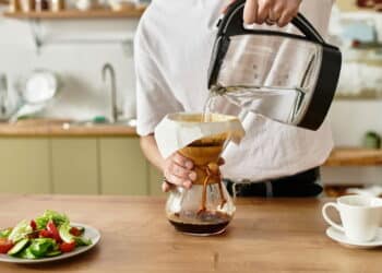 Não jogue fora a borra de café usada! Você tem um tesouro em casa!