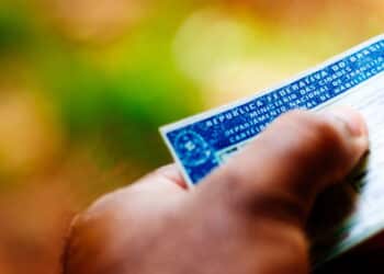Multa certa para condutores que esquecerem esses dois papéis no veículo!
