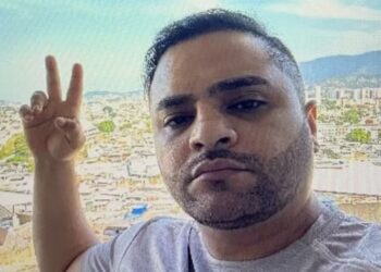 Para escapar da polícia com suborno, traficante cria esquema de lipoaspiração domiciliar no Complexo do Alemão