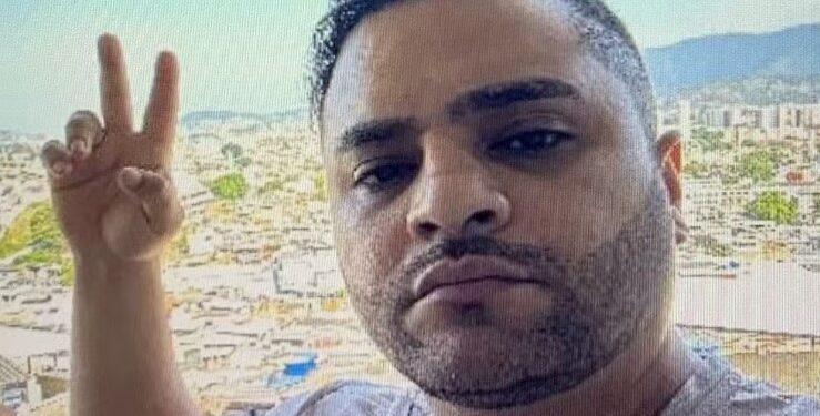 Para escapar da polícia com suborno, traficante cria esquema de lipoaspiração domiciliar no Complexo do Alemão
