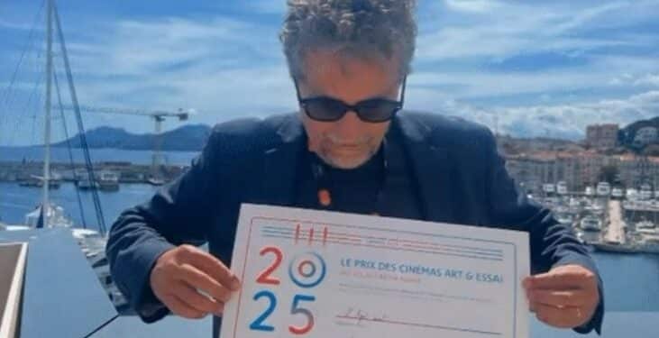 Kleber Mendonça Filho comemora prêmio de melhor diretor em Cannes