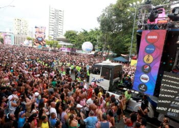 Imagem de carnaval em Salvador - Créditos: depositphotos.com / joasouza